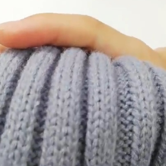 Gray Knit Beanie with Removable Pom Pom - Picture 5 of 6